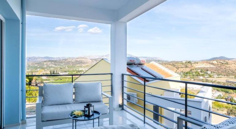 Family-oriented wonderful villa with hot tub, yard & patio | Dogs allowed — photo 4