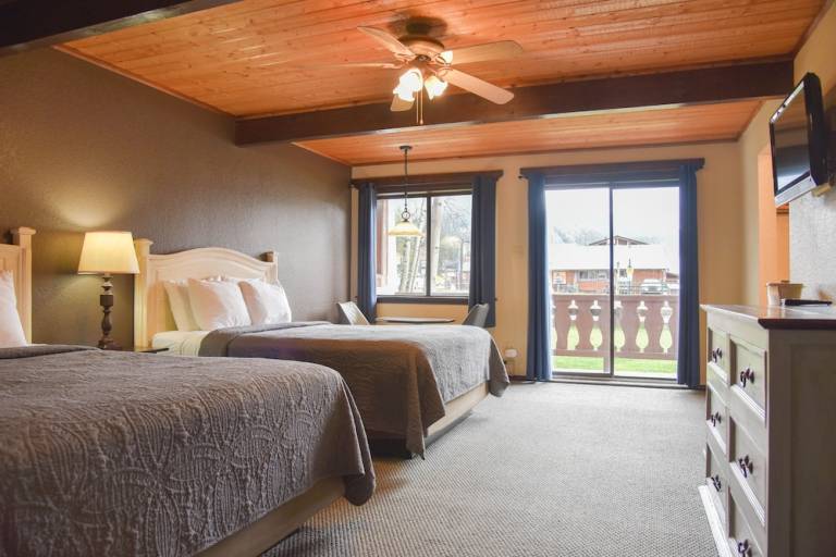 Lodge  Red River