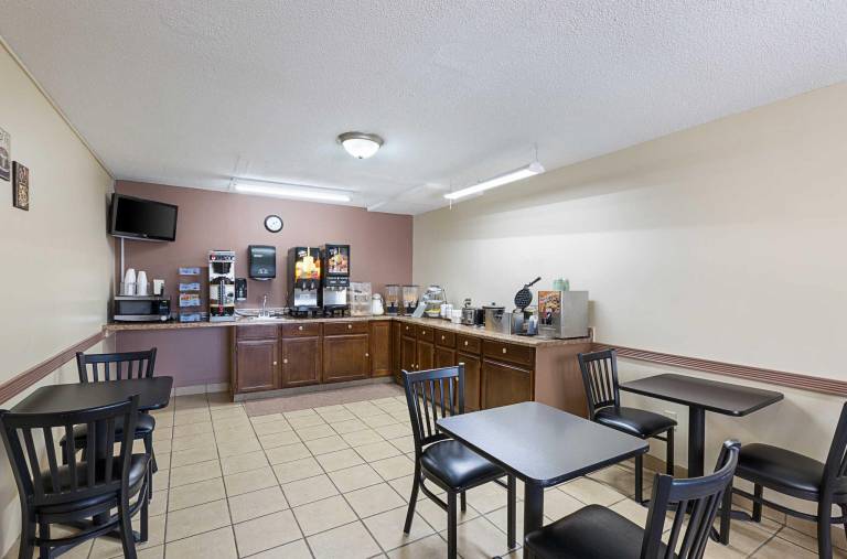 Americas Best Value Inn Beatrice — photo 3