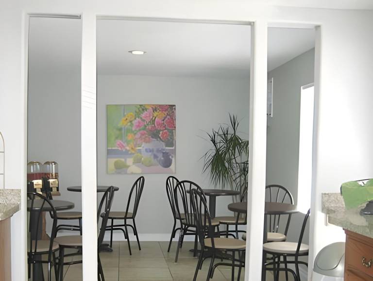 Apple Tree Inn — photo 4