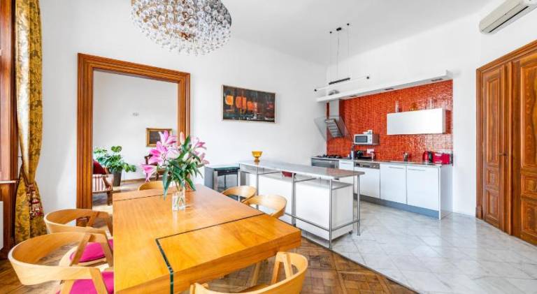 Family-oriented serviced apartment with garden, hot tub & terrace | Near Prague Castle | Suitable for remote work | Pets allowed — photo 5