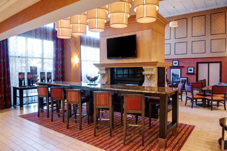 Hampton Inn & Suites by Hilton Langley-Surrey — photo 3