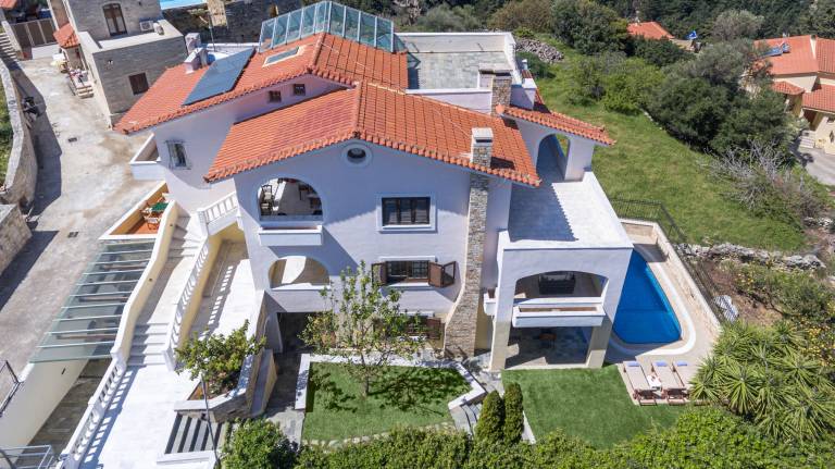 Fully equipped villa with barbeque, yard & private pool | Pets are welcome — photo 2