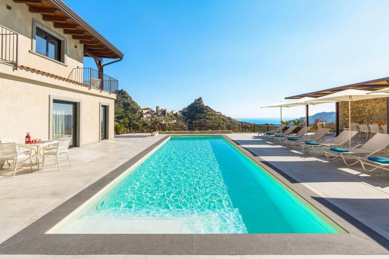 Villa  Santa Teresa di Riva