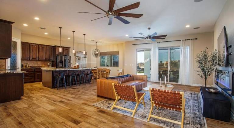 Vacation home with pool | Pets are welcome — photo 3