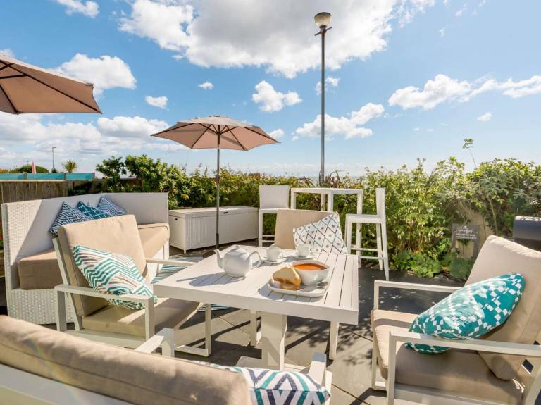 Apartment with terrace | Water view in Folkestone