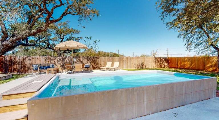 Vacation home with pool | Pet-friendly — photo 5