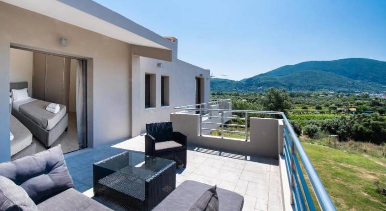 Villa with patio & garden — photo 4