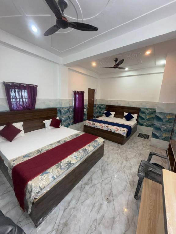 Kamal Dham Hotel Near Prem Mandir in Agra