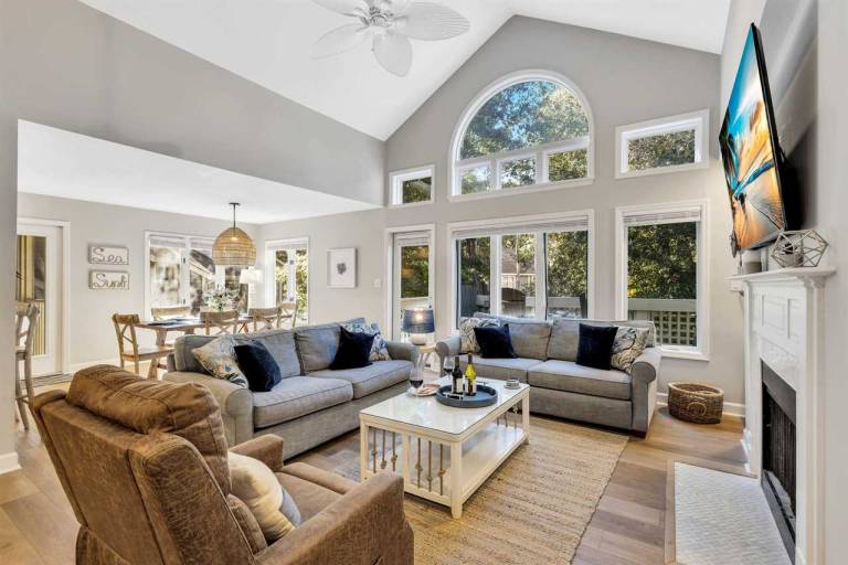 7627 Huntington @ Palmetto Dunes Lagoon View Pool & Spa 3-Min to Beach Pet Friendly! — photo 2
