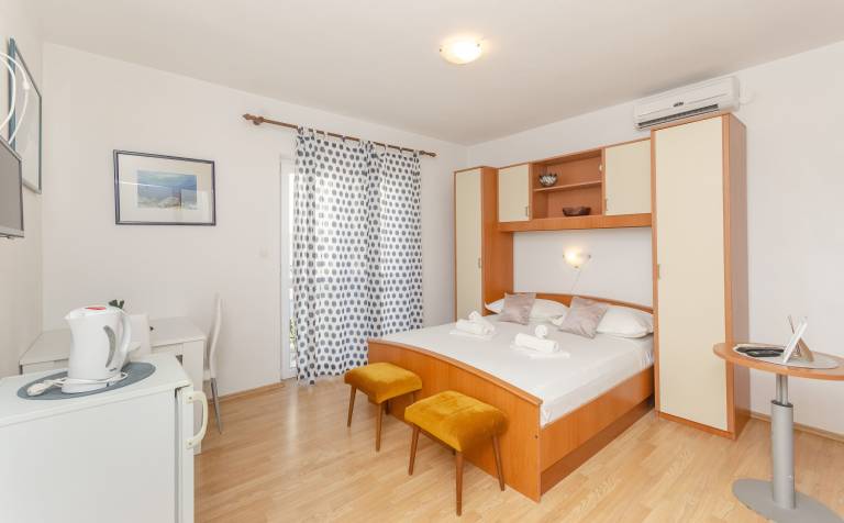 Rental apartment with grill | Garden view in Tucepi