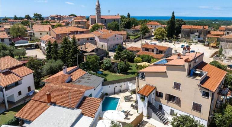 Holiday apartment with pool | Pets are welcome in Tar-Vabriga