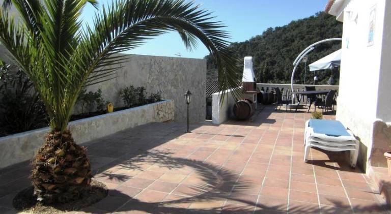 Fully equipped beautiful house with patio, yard & private pool | Pets are welcome — photo 5