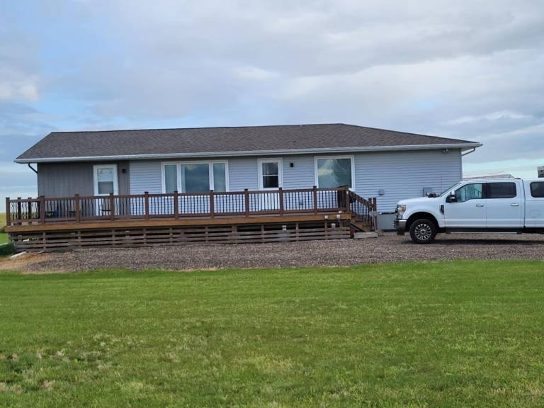 House  Devils Lake
