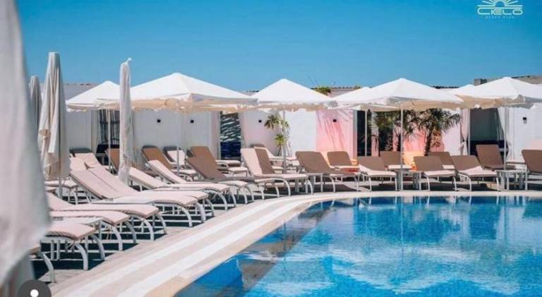 Sea Breeze White Villa Beach — photo 4