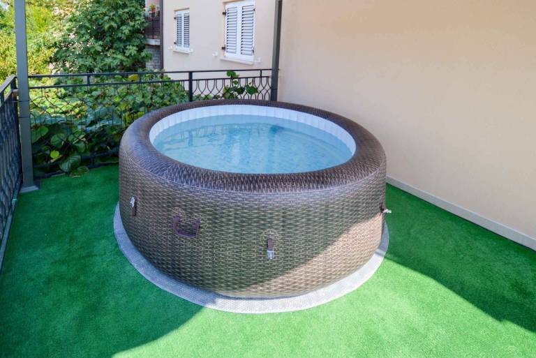 Holiday apartment with private pool, garden & barbecue | Pet-friendly — photo 2