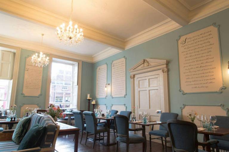 Norfolk Arms Hotel in Arundel