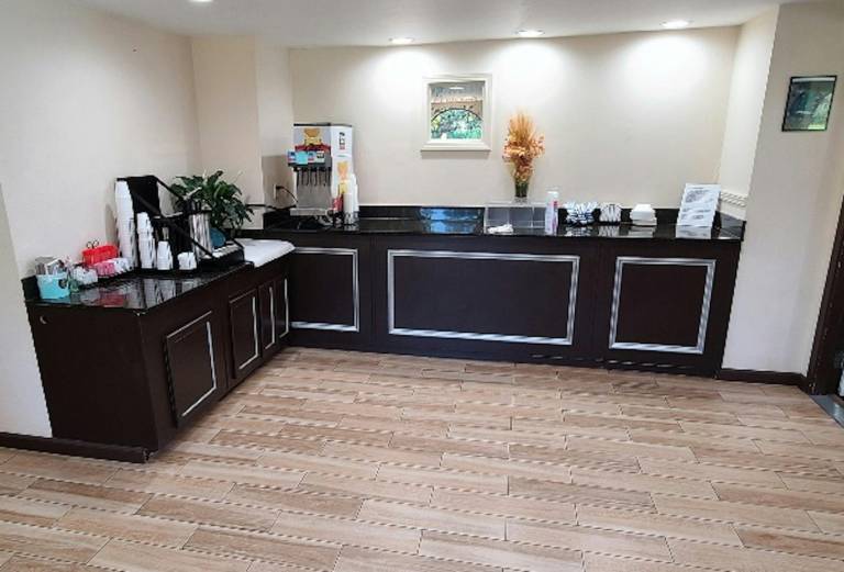 Red Roof Inn & Suites Rome — photo 5