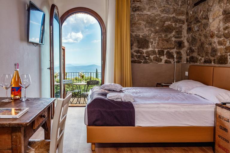 Accogliente CAMERA DOPPIA con Balcone in primo piano