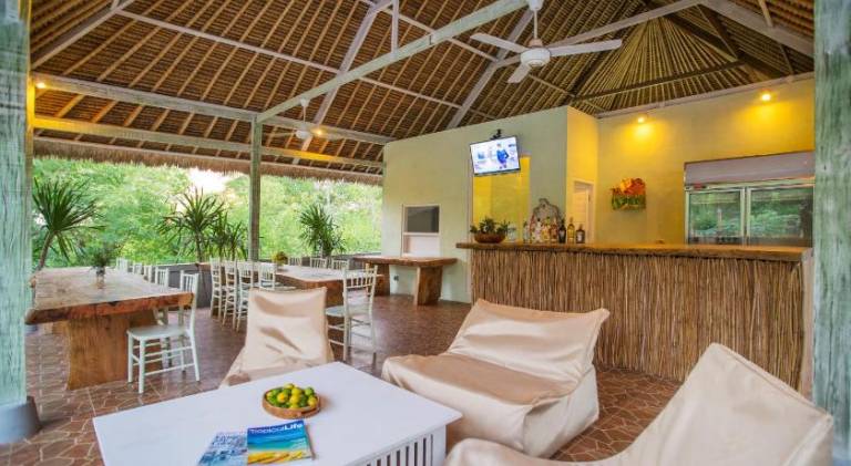 Bungalow with pool, garden & terrace | Perfect for remote work — photo 3
