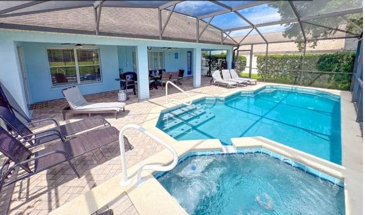 Private Pool and Spa Oasis Near Disney, Sleeps 8, Orange Tree, Free BBQ in Osceola, FL