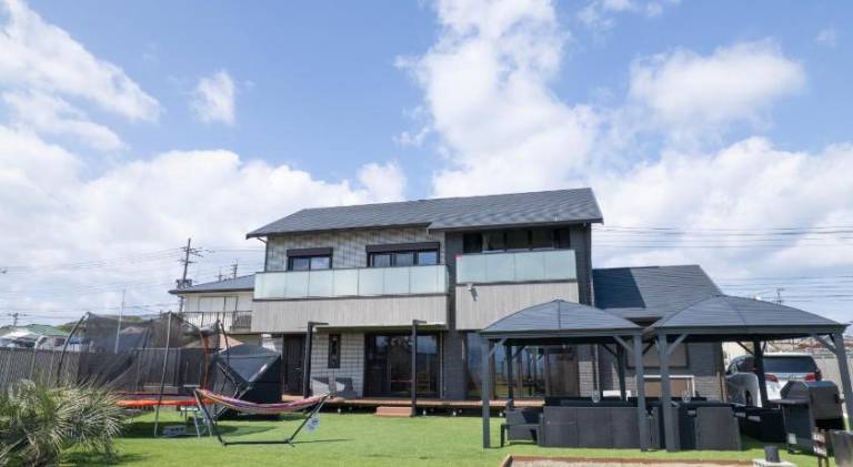 House with patio, jacuzzi & yard in Fukuoka
