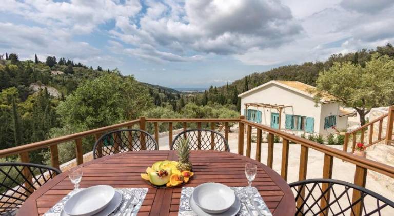 Villa with yard, barbecue & private pool — photo 4