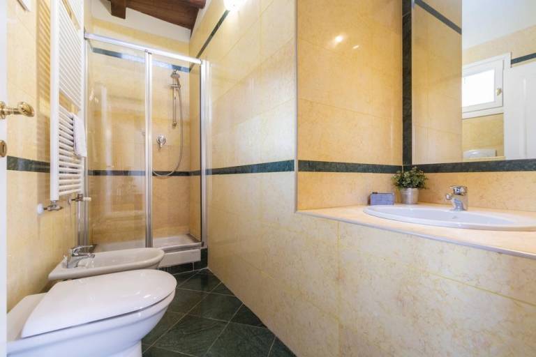 Fully equipped wonderful hostel with patio | Near Two Towers | Pets allowed — photo 4