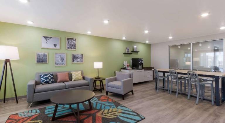 WoodSpring Suites Chandler Airport — photo 2