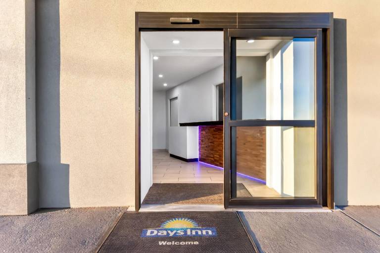 Days Inn by Wyndham Indianapolis East Post Road — photo 5