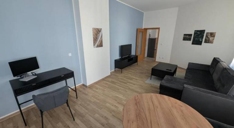 LeHaStays - Apartment Buckau 15 I 2 Zimmer I voll ausgestattete Kuche I Balkon I Smart TV — photo 2