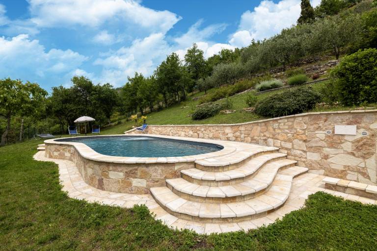 House with yard, pool & barbecue | Nature view — photo 2