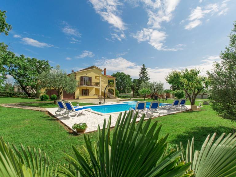 Lovely rental apartment with pool, barbeque & yard | Nature view | Pets allowed — photo 2