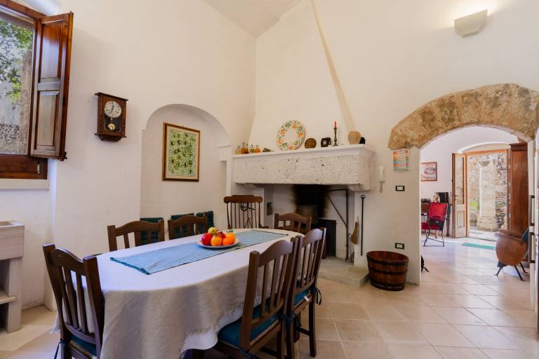 Apartment 'Antica Corte Dell'800' with Private Terrace, Wi-Fi and Air Conditioning — photo 5