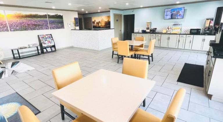 Days Inn by Wyndham Canton — photo 4