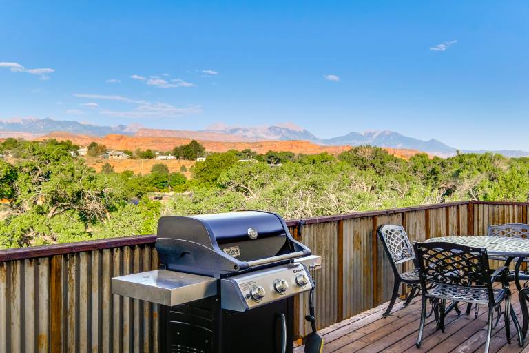5 Mi to Arches NP: Canyon-View Hideaway w/ Deck! — photo 2