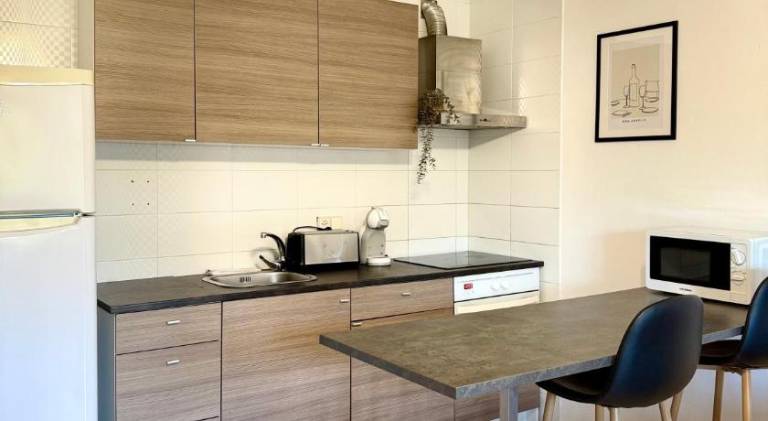 Holiday apartment with private pool, terrace & yard — photo 4