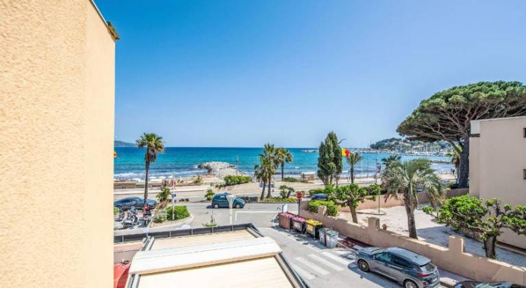 Holiday apartment with 1 room for 4 persons in Cavalaire-sur-Mer
