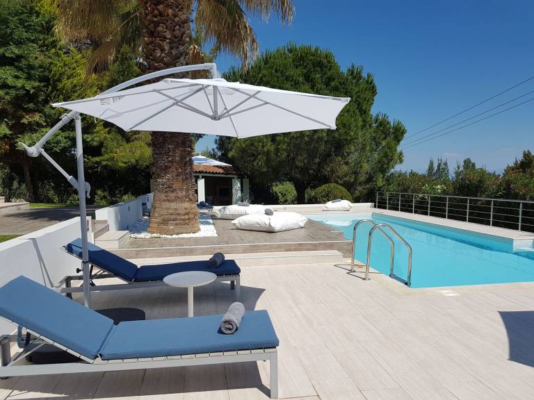House with private pool & barbeque — photo 4
