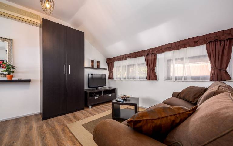 Rental apartment with terrace — photo 2