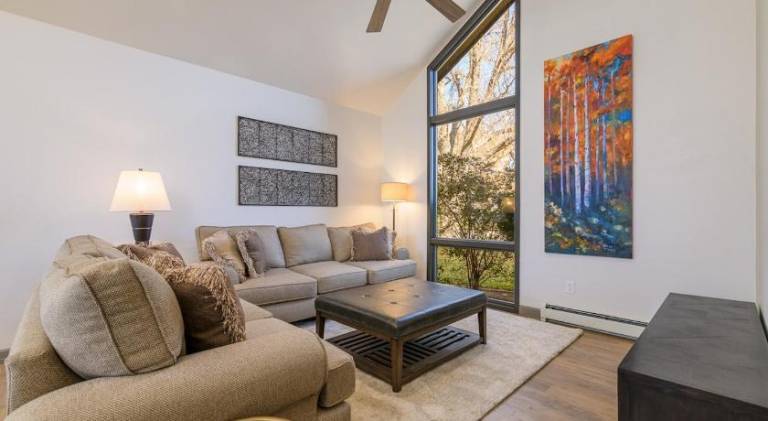 House with 1 room for 10 persons in Grand Junction, CO