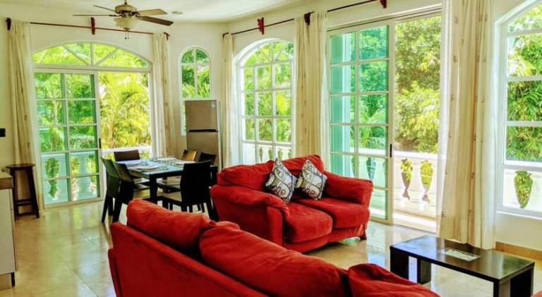 Vacation home with pool — photo 5
