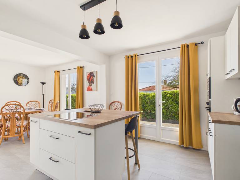Beautiful vacation home with terrace, BBQ & garden | Pet-friendly — photo 3
