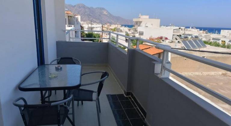 Holiday apartment with yard & patio — photo 2