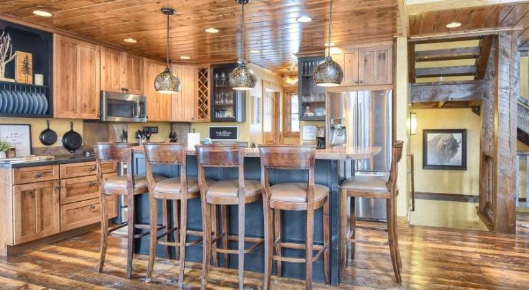 Vacation home with hot tub & pool — photo 5
