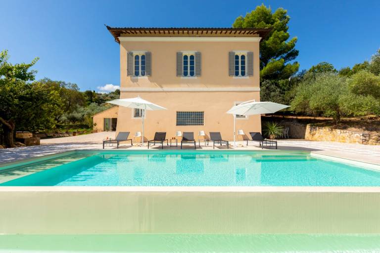 Family-oriented villa with private pool, patio & yard | Pets are welcome — photo 2