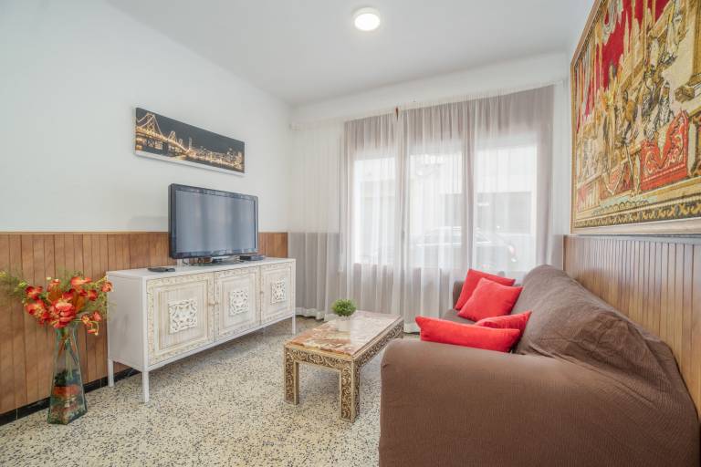 Rental apartment with terrace & yard — photo 2
