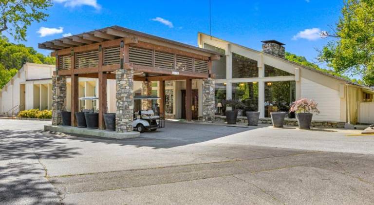 Vacation home with hot tub & pool — photo 5