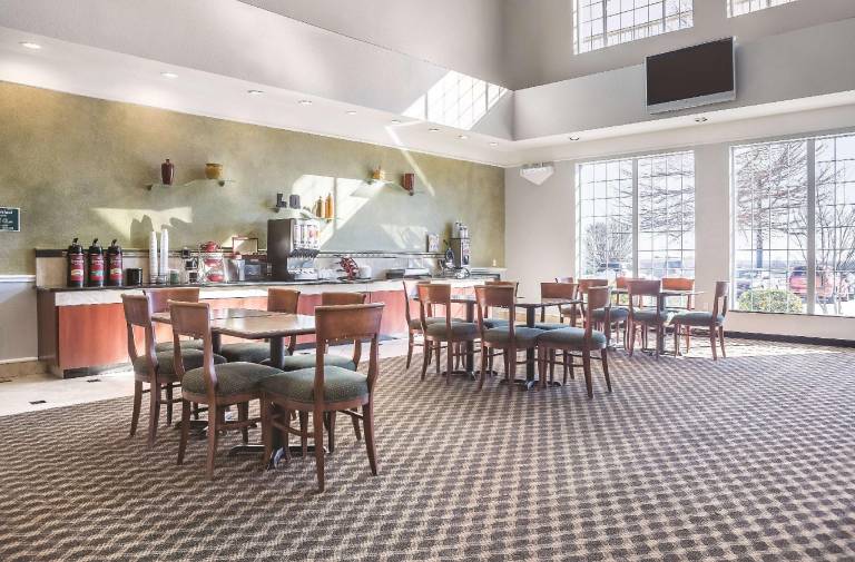 La Quinta Inn & Suites by Wyndham Belton - Temple South — photo 5