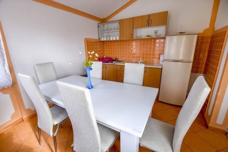 Pleasant vacation home with private pool, BBQ & garden | Pet-friendly — photo 3